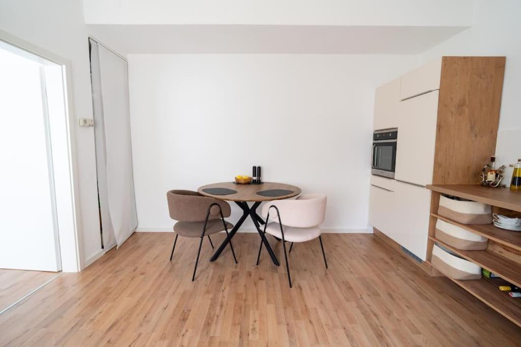 Wohnung Naehe Stadtzentrum Mit Wohnzimmer Und Kueche كوبلنس المظهر الخارجي الصورة